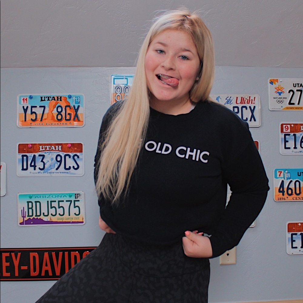 “same old chic” black long sleeve crop top